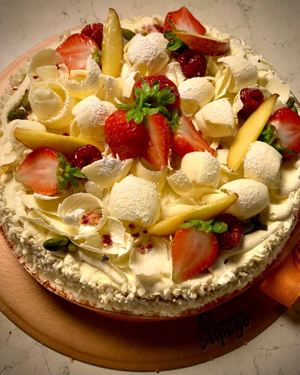 Torta fragole e pesche